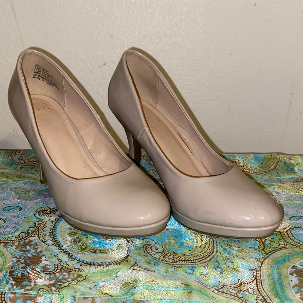 SOLD~ Chelsea Moreland Heels 👠